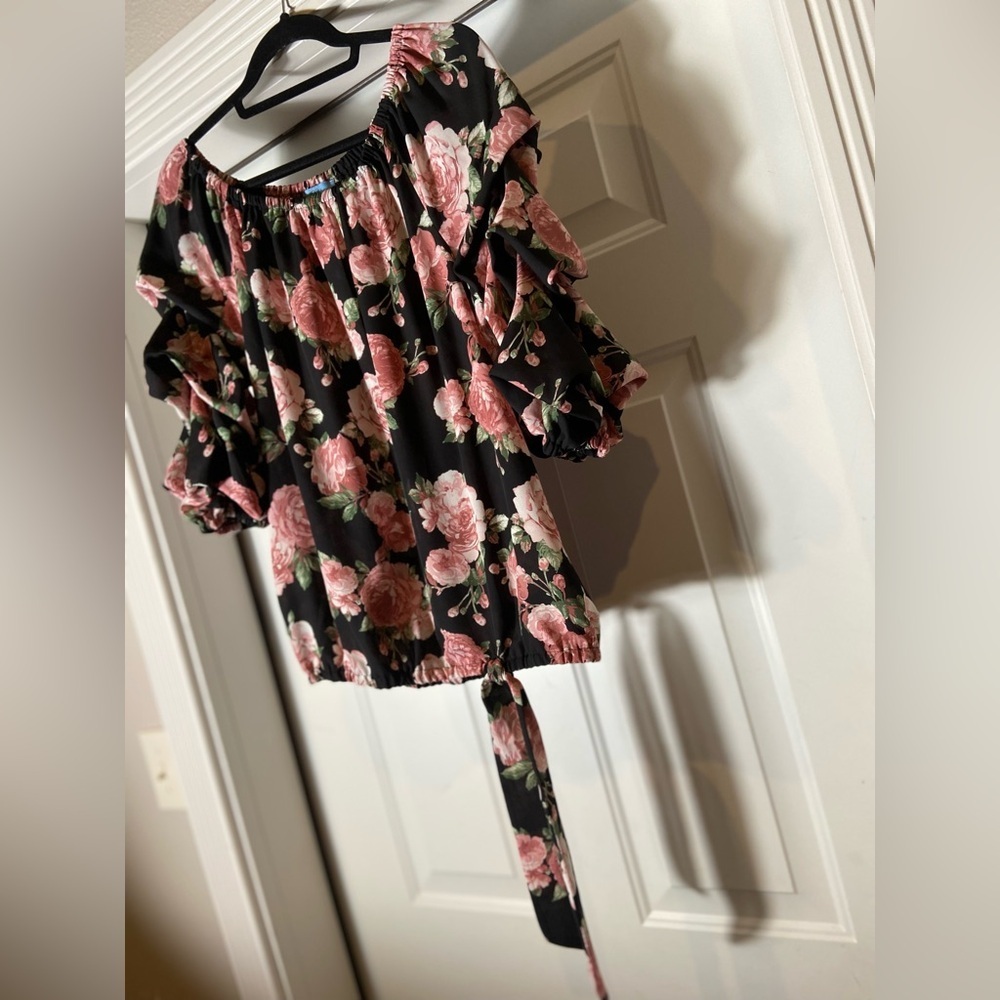 CeCe~Black/Pink RoseFloral~Off Shoulder~Tiered Sleeve~Hemline Tie~Blouse~Size L - Picture 5 of 15